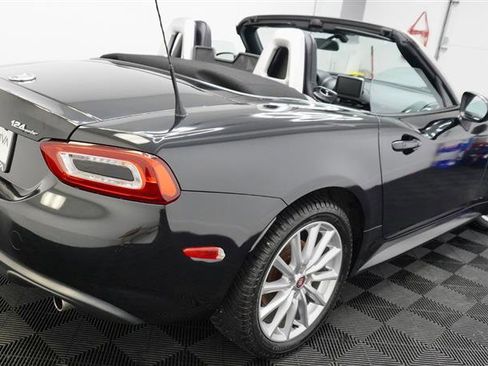 Used 2017 FIAT 124 Spider Lusso RWD image 6