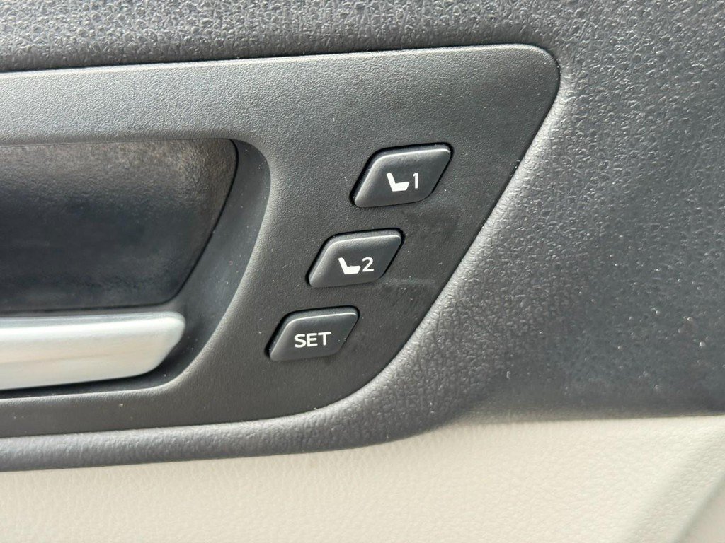 Used 2016 Toyota Highlander Limited AWD/4WD image 25