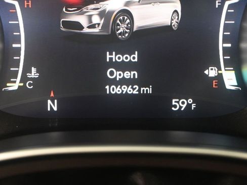 Used 2018 Chrysler Pacifica Touring-L Plus w/ Tire & Wheel Group image 37