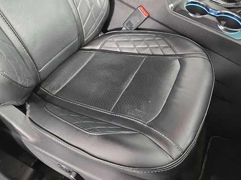 Used 2017 Ford Explorer Platinum image 16