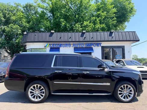 Used 2017 Cadillac Escalade ESV Luxury AWD/4WD image 5