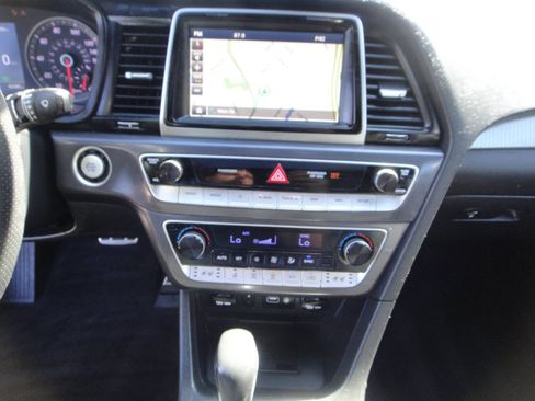 Used 2018 Hyundai Sonata Limited FWD image 9