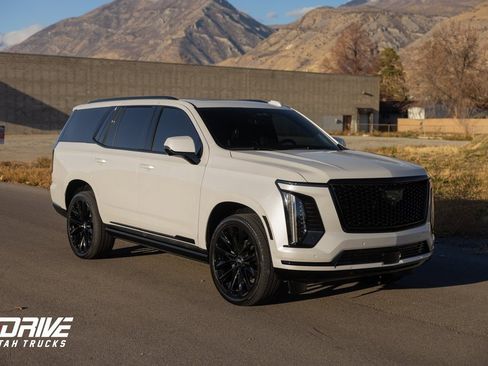 Used 2025 Cadillac Escalade Sport Platinum w/ LPO, ONYX Package image 2