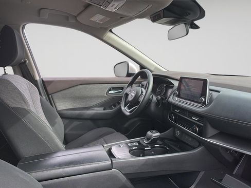 Used 2023 Nissan Rogue SV image 7