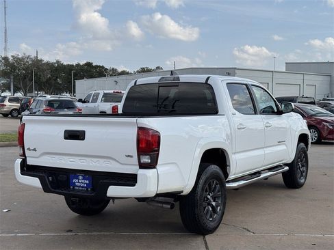 Used 2021 Toyota Tacoma SR5 w/ Technology Package image 5