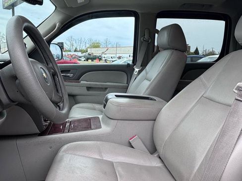 Used 2013 Chevrolet Avalanche LTZ AWD/4WD image 5