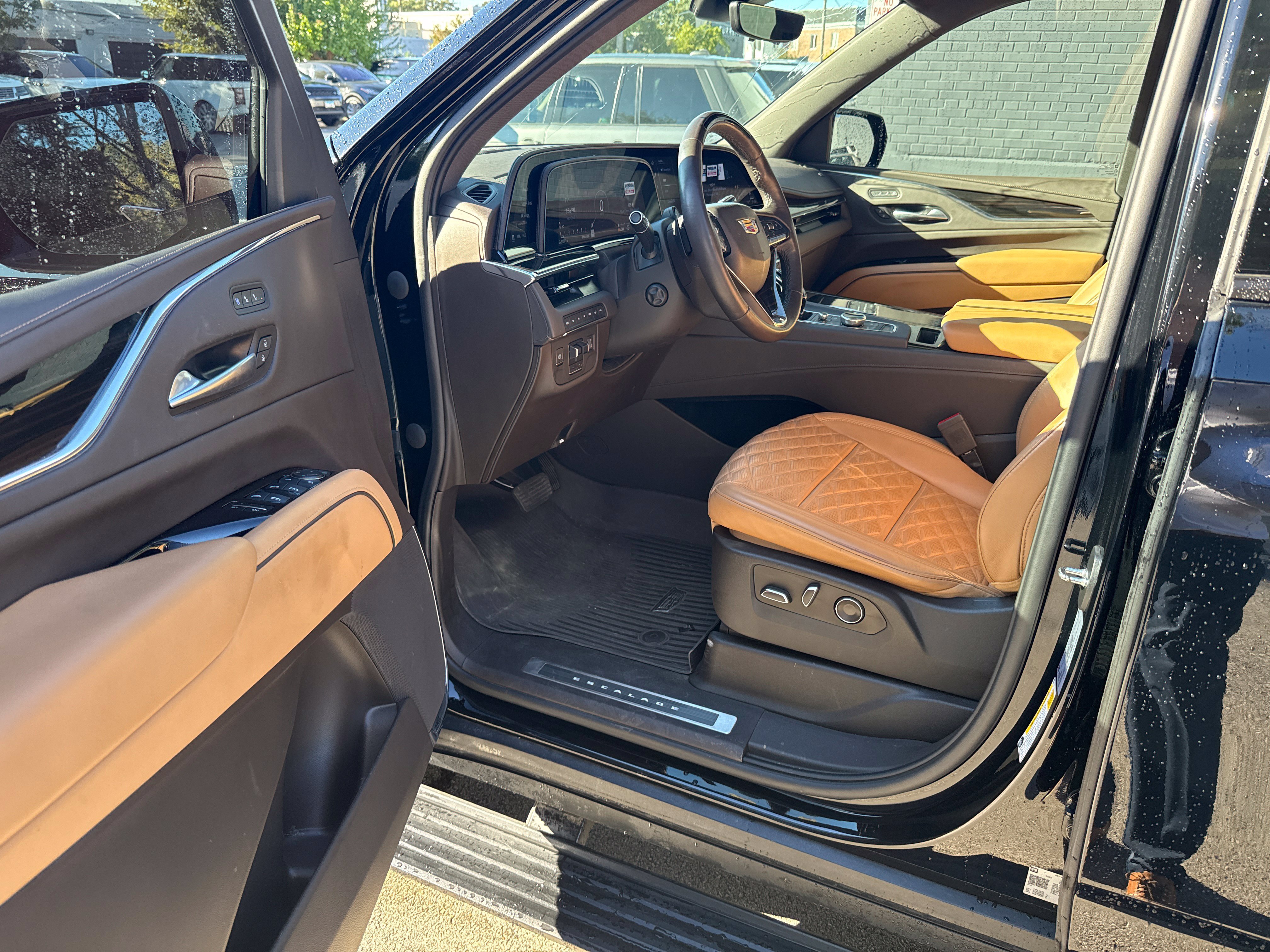 Used 2023 Cadillac Escalade Sport w/ LPO, ONYX Package AWD/4WD image 9