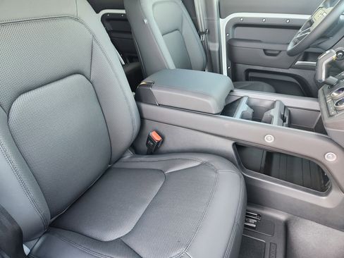 New 2026 Land Rover Defender 110 X-Dynamic SE image 13