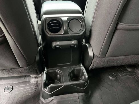 Used 2018 Jeep Wrangler Unlimited Sport S AWD/4WD image 14