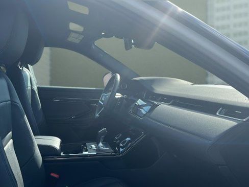 Used 2023 Land Rover Range Rover Evoque R-Dynamic SE image 29