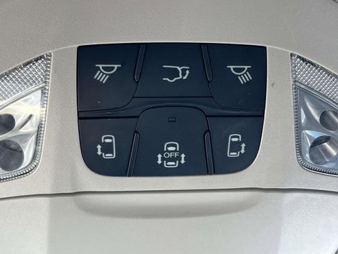 Used 2024 Chrysler Pacifica Touring-L image 25