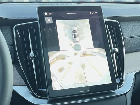 New 2026 Volvo XC90 B6 Plus w/ Protection Package Premier image 19