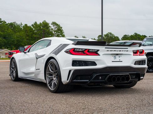 Used 2024 Chevrolet Corvette Z06 RWD image 14