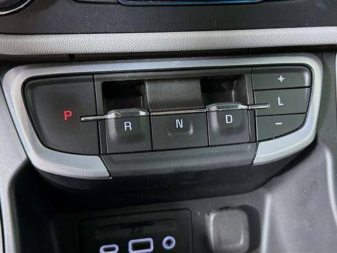 Used 2024 GMC Terrain SLT image 19