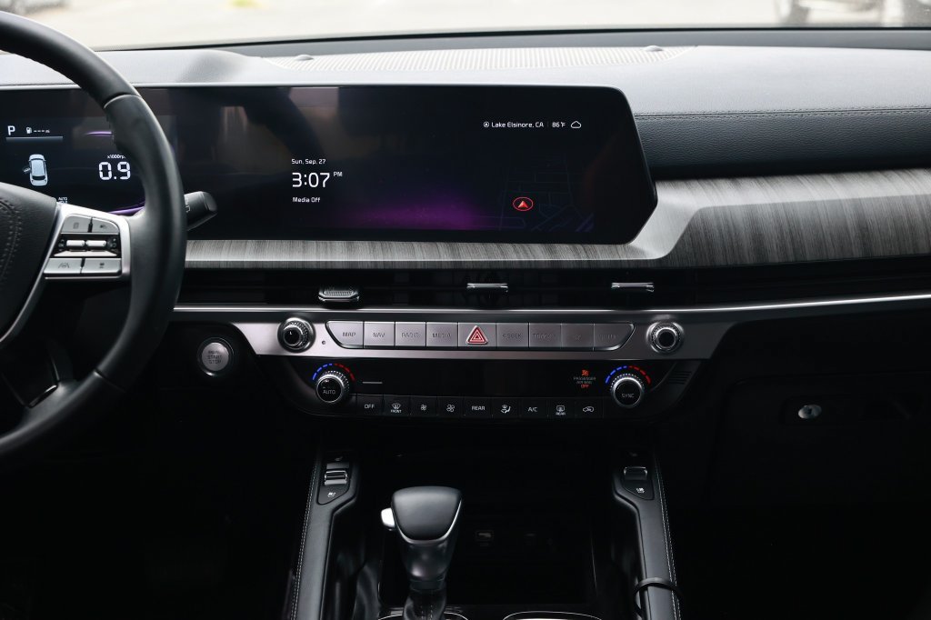 Used 2025 Kia Telluride EX w/ EX Captain's Chair Package FWD image 31