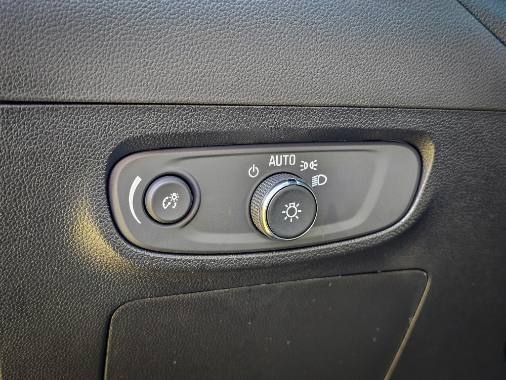 Used 2024 Buick Encore GX Avenir w/ Avenir Convenience Package FWD image 17