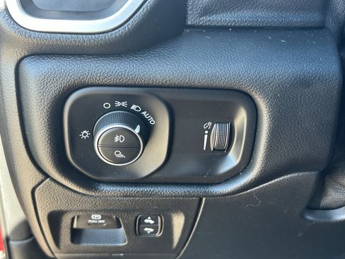 Used 2021 RAM 1500 Big Horn RWD image 31