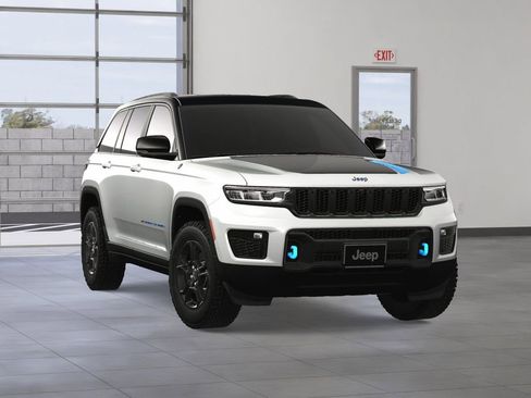 New 2024 Jeep Grand Cherokee Trailhawk w/ Advanced Protech Group II image 9