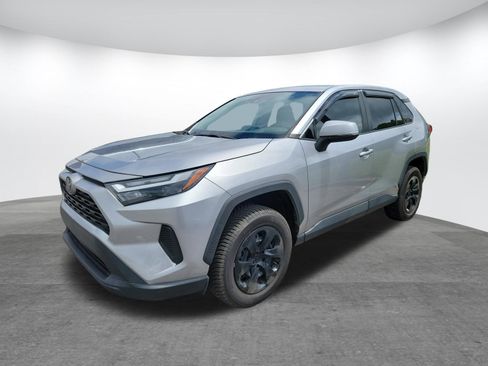 Used 2023 Toyota RAV4 LE FWD image 3