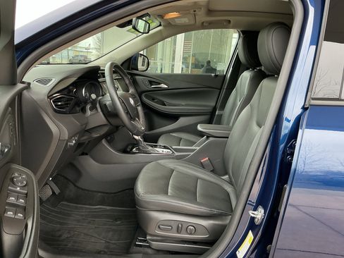 Used 2023 Buick Encore GX Essence w/ Experience Buick Package image 7