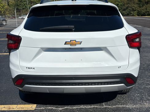 Used 2025 Chevrolet Trax LT w/ Driver Confidence Package image 13