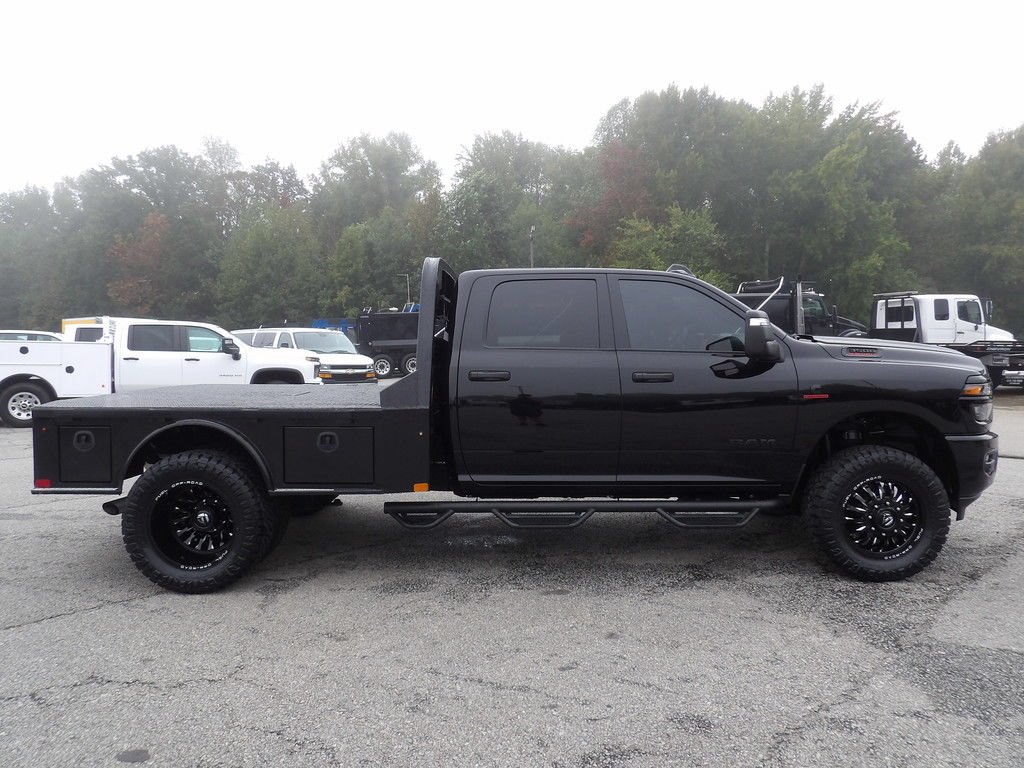 Used 2025 RAM 3500 Big Horn AWD/4WD image 9