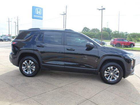 Used 2025 Chevrolet Equinox LT w/ Convenience Package II FWD image 4