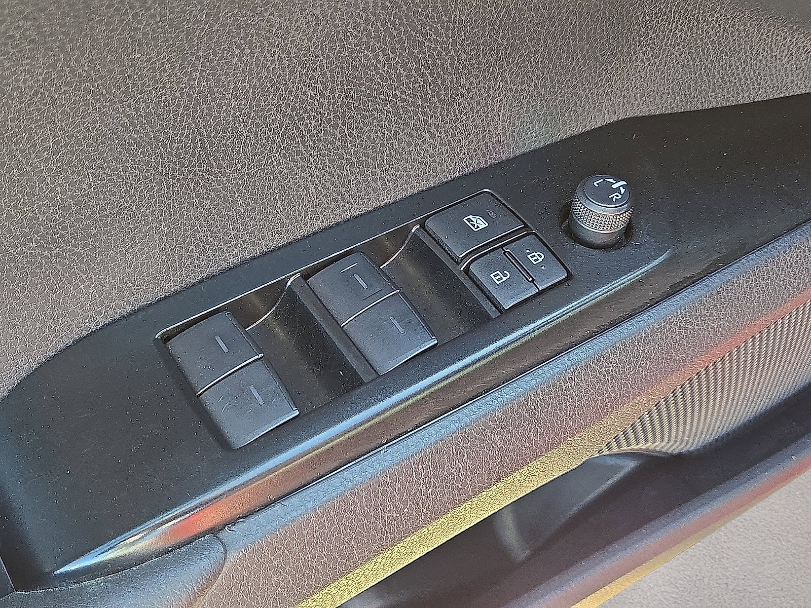 Used 2026 Toyota Camry Hybrid w/ Convenience Package FWD image 21