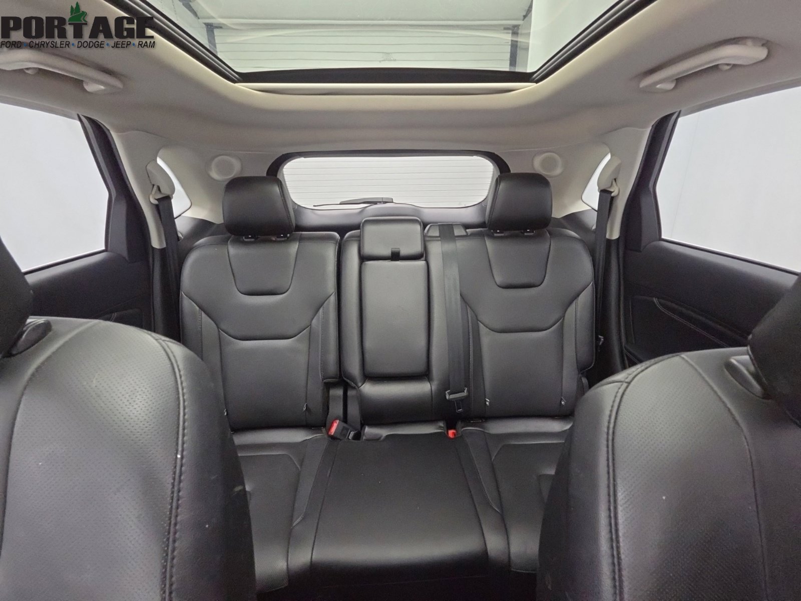 Used 2017 Ford Edge Titanium w/ Equipment Group 301A AWD/4WD image 30