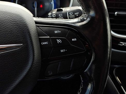 Used 2020 Chrysler Pacifica Touring-L w/ S Appearance Package FWD image 26