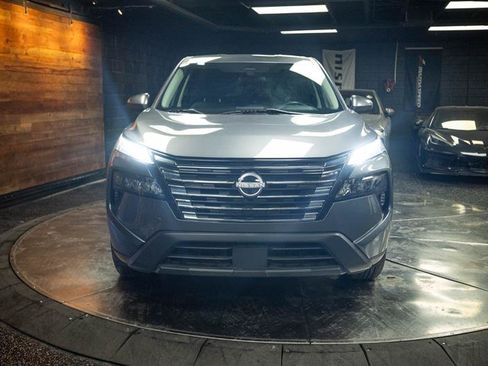 Used 2024 Nissan Rogue SV FWD image 4