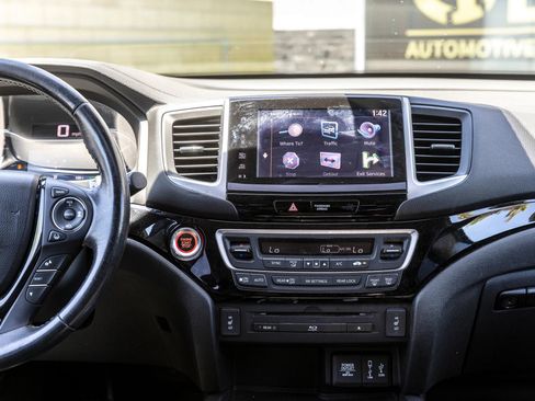 Used 2017 Honda Pilot Touring image 33