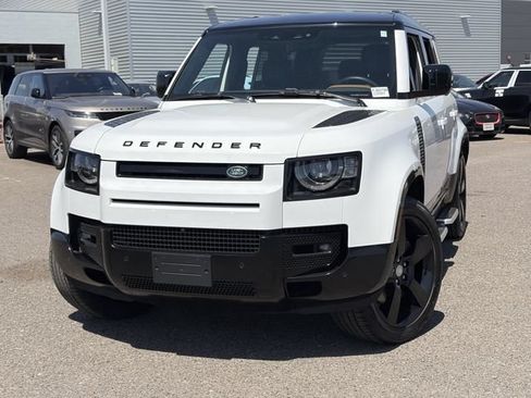 Used 2024 Land Rover Defender 110 X-Dynamic SE AWD/4WD image 3