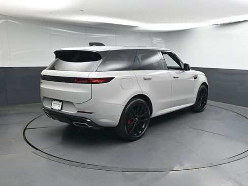 Used 2025 Land Rover Range Rover Sport Dynamic SE image 23