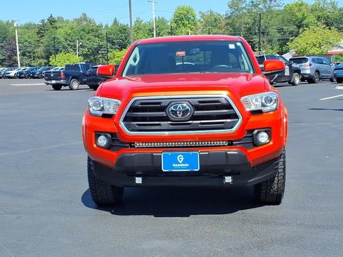 Used 2018 Toyota Tacoma SR5 AWD/4WD image 2