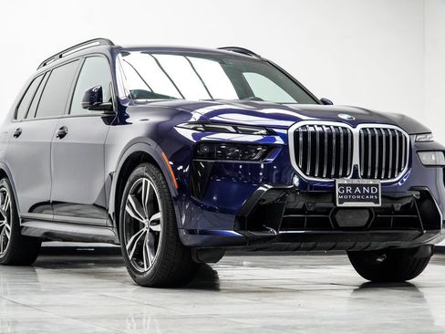 Used 2023 BMW X7 xDrive40i w/ M Sport Package AWD/4WD image 4