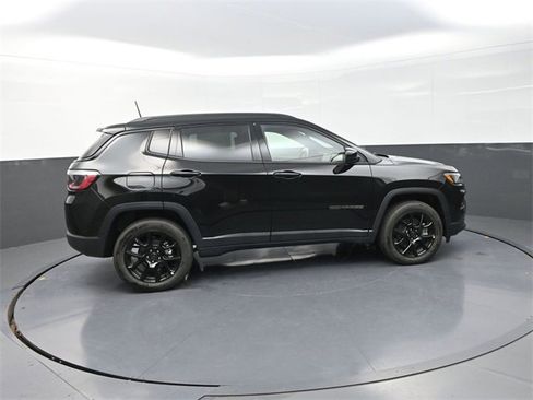 New 2026 Jeep Compass Latitude image 8