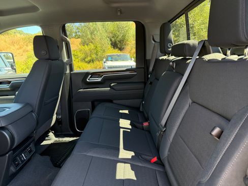 New 2025 GMC Sierra 2500 SLE w/ SLE Value Package; image 8