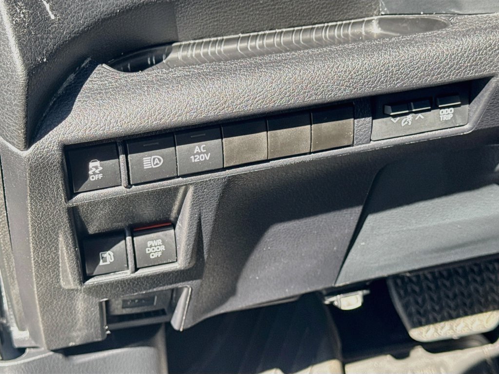 Used 2026 Toyota Sienna XSE FWD image 10