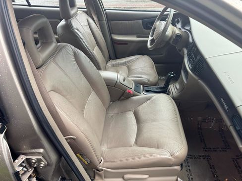 Used 2002 Buick Regal LS w/ LS Premium Pkg image 12