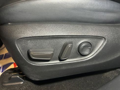 Used 2023 Toyota Highlander XLE image 23