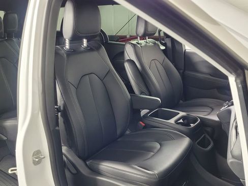 New 2026 Chrysler Pacifica Select image 39
