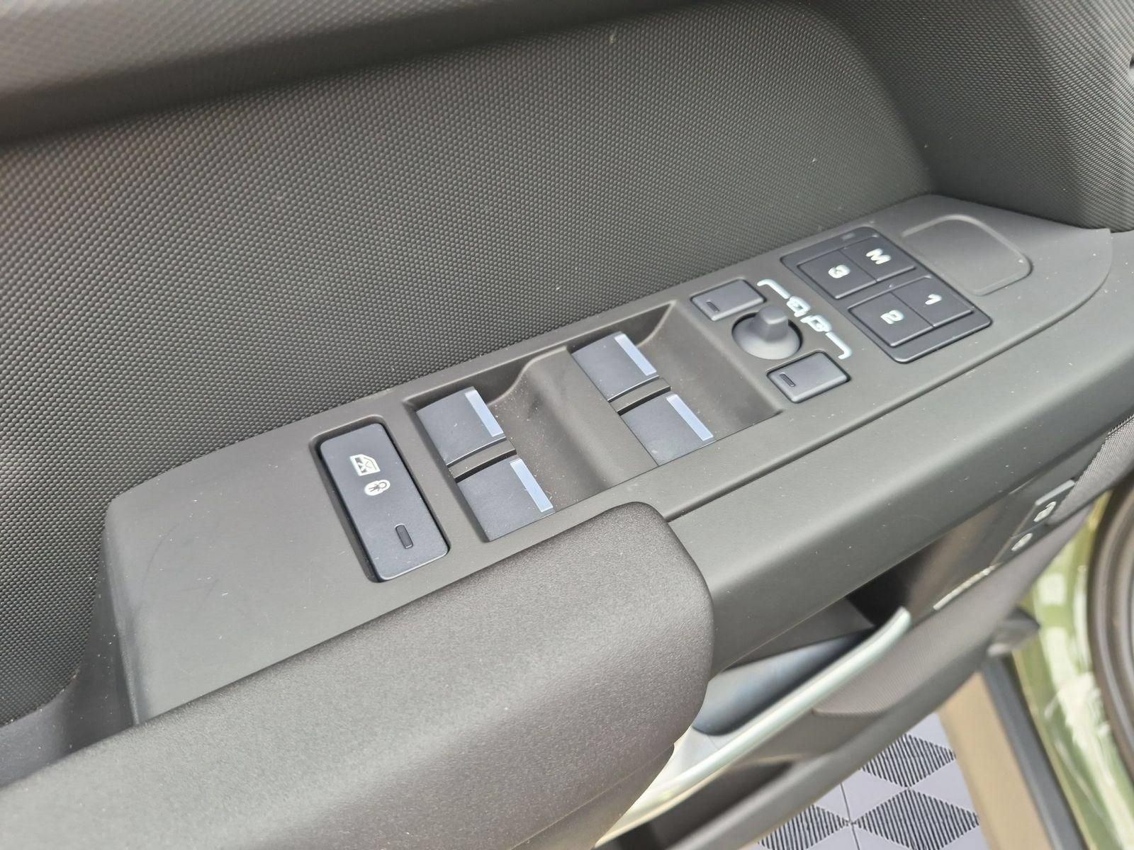 New 2026 Land Rover Defender 110 S AWD/4WD image 12