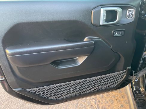 Used 2021 Jeep Wrangler Unlimited Rubicon AWD/4WD image 13