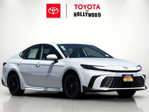 New 2026 Toyota Camry SE FWD image 2