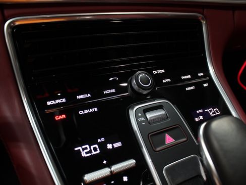 Used 2018 Porsche Panamera 4 AWD/4WD image 67