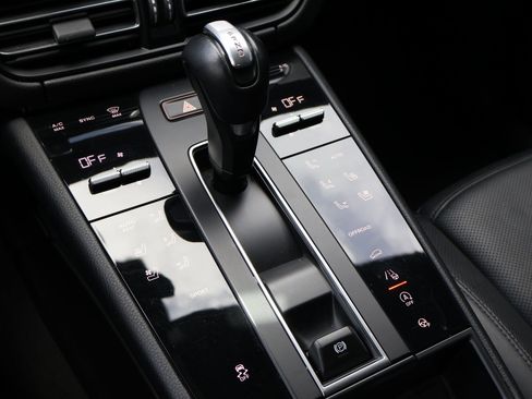 Certified 2023 Porsche Macan image 20