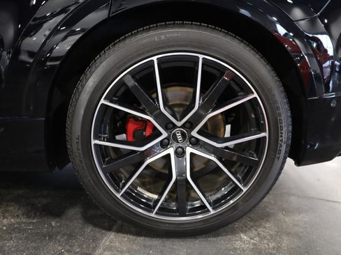 Used 2021 Audi Q8 Prestige w/ Prestige Package image 12