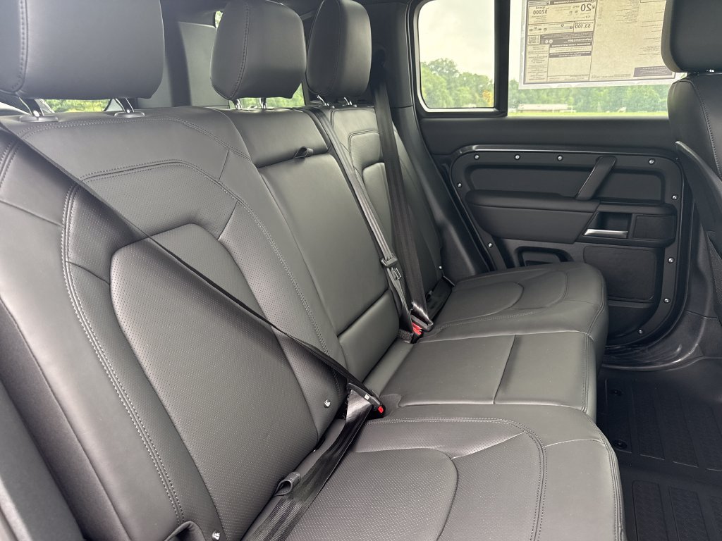 New 2026 Land Rover Defender 110 X-Dynamic SE AWD/4WD image 16