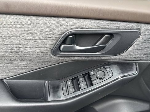 Used 2023 Nissan Rogue S FWD image 10